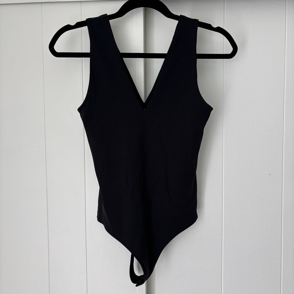 NWOT Black Seamless Fabric V-Neck Soft Collection Bodysuit Size XS